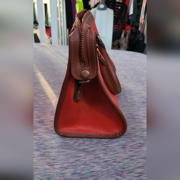 Dooney and Bourke red bag - Picture 5 of 9